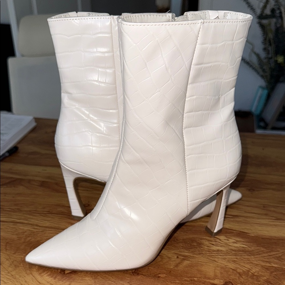 Elegant White Croc-Embossed Women's Boots